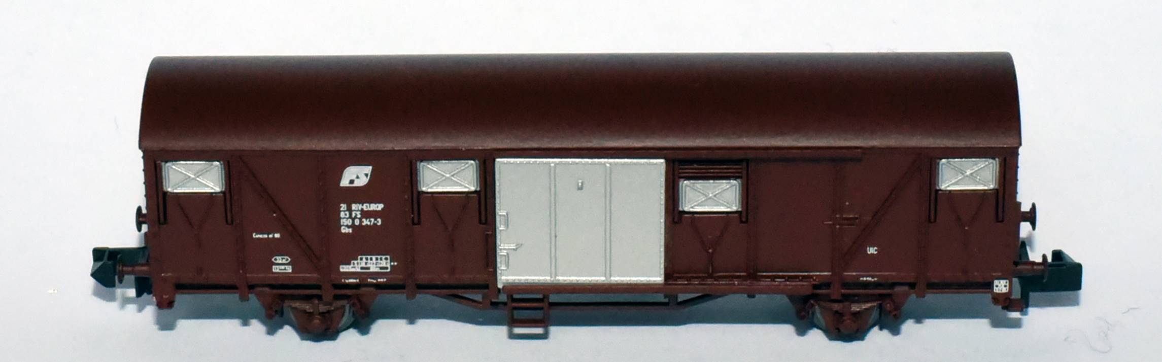 Immagine che contiene testo, caso, accessorio

Descrizione generata automaticamente