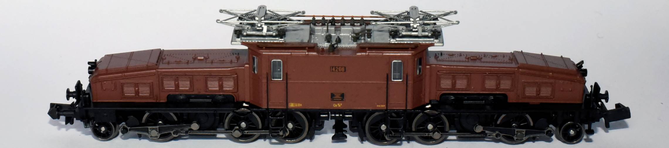 Immagine che contiene cielo, esterni, trasporto, treno

Descrizione generata automaticamente