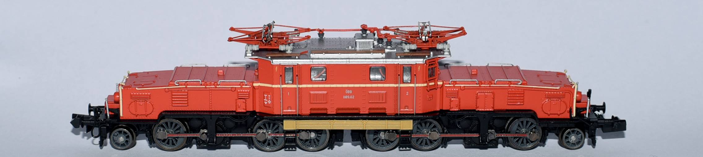 Immagine che contiene cielo, esterni, treno, trasporto

Descrizione generata automaticamente