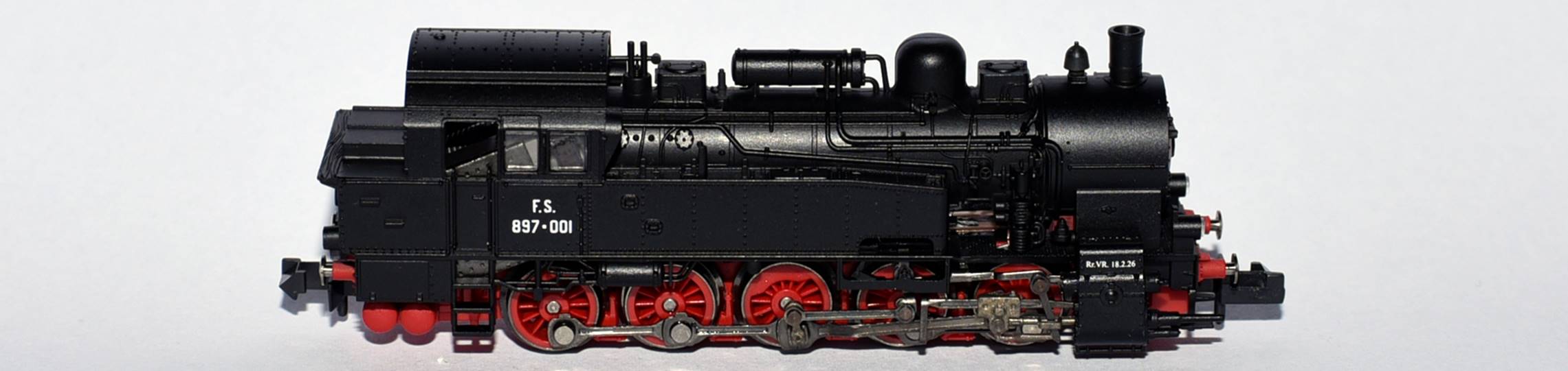 Immagine che contiene cielo, treno, nero, esterni

Descrizione generata con affidabilit� elevata