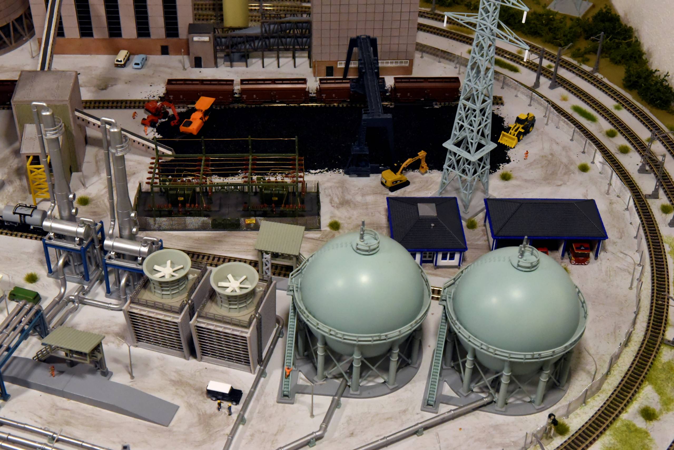 Immagine che contiene tavolo da pranzo

Descrizione generata automaticamente