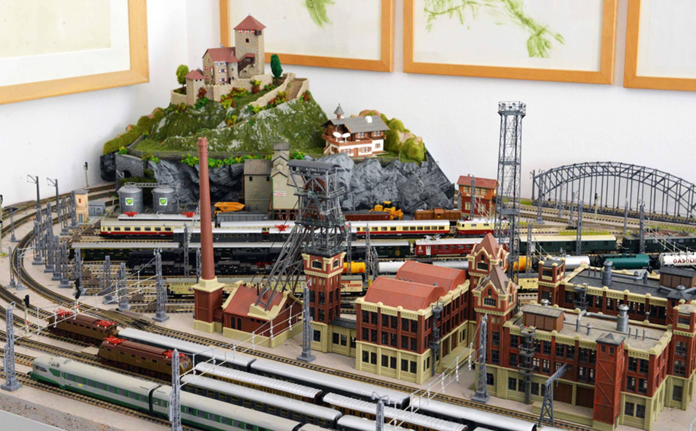 Immagine che contiene interni, tavolo, parete

Descrizione generata con affidabilit� elevata